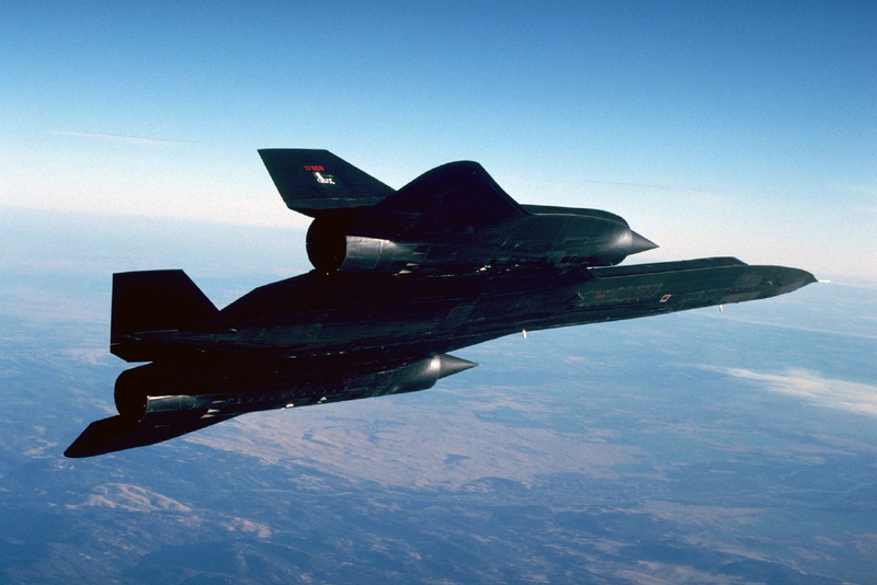 Illustration for article titled Fascinating photos reveal how they built the SR-71 Blackbird